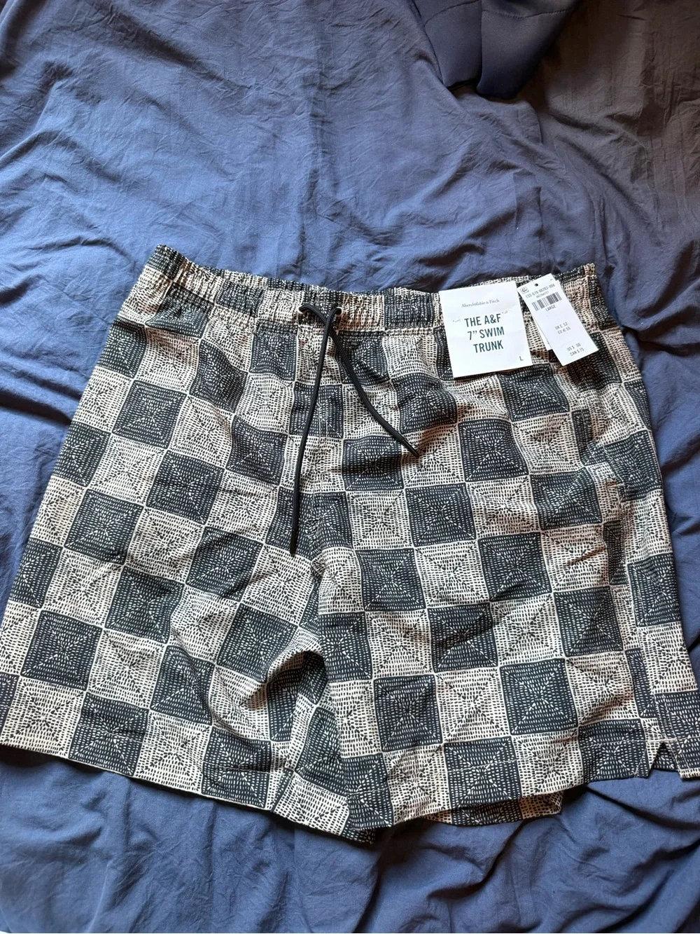Abercrombie & Fitch Men's Seersucker Checkerboard Swim Shorts in Gray and Black